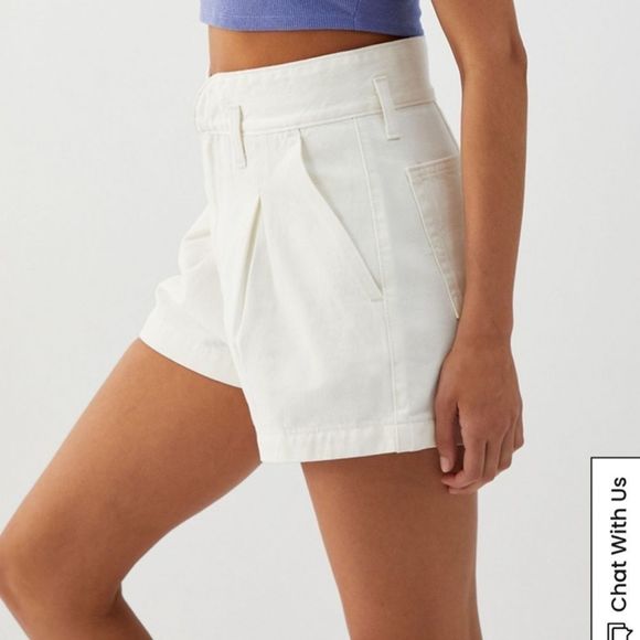 Levi's Women's High Rise Relaxed, A-Line Silhouette White Mom Shorts 33 - Picture 3 of 6